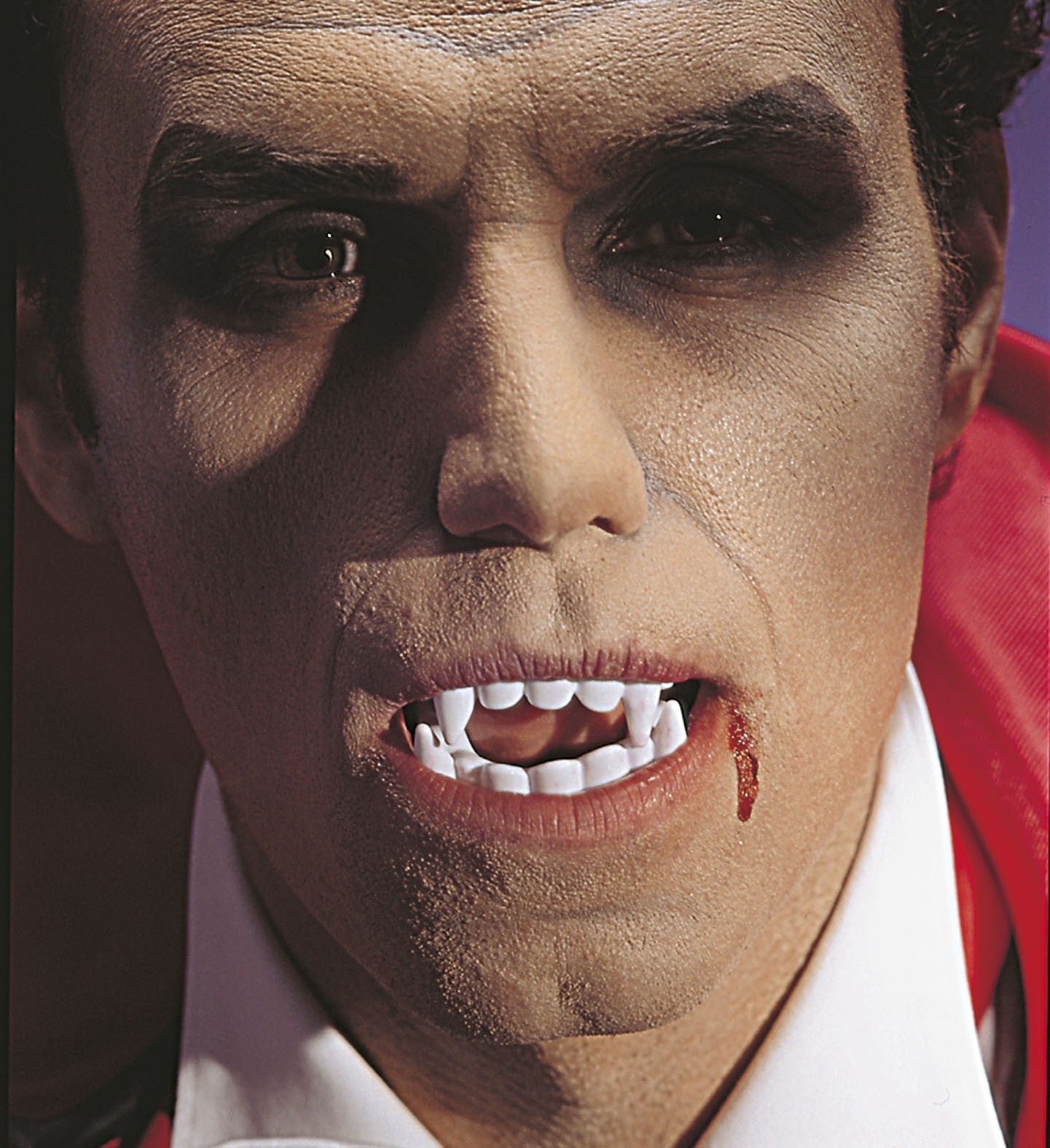 Dentadura de Vampiro Económica Latex, Sangre, Heridas y Protesis Widmann